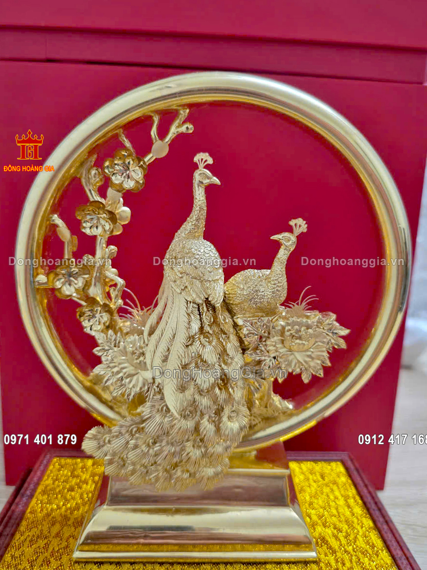 Pho tượng chim công uyên ương được nghệ nhân chế tác thủ công tinh xảo
